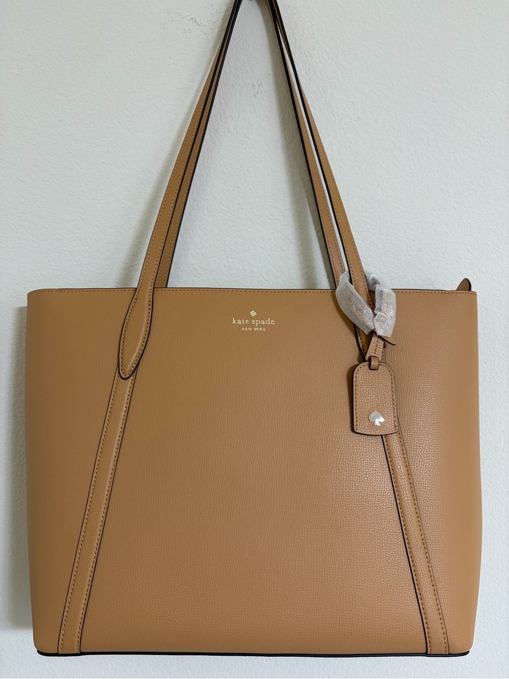 ✨ NWT Kate Spade Cara Refined Grain Leather Large Tote with Luggage Tag Accent ✨
